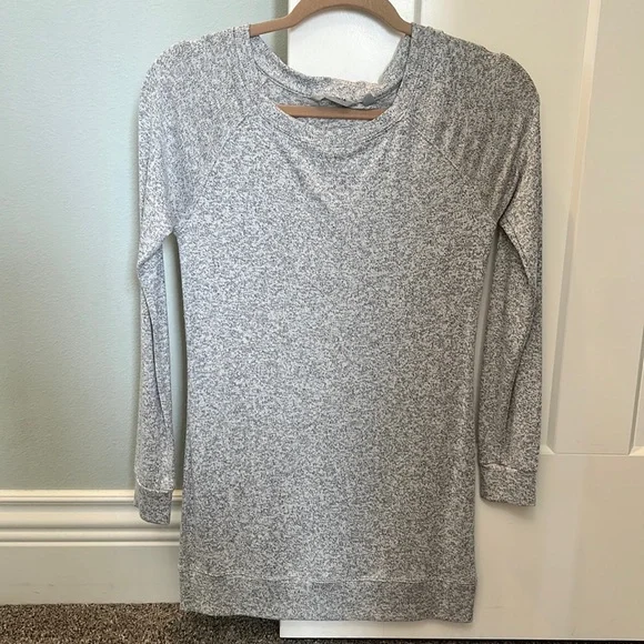 Athleta Long Sleeve Grey Marled Lightweight Sweater - Picture 1 of 5